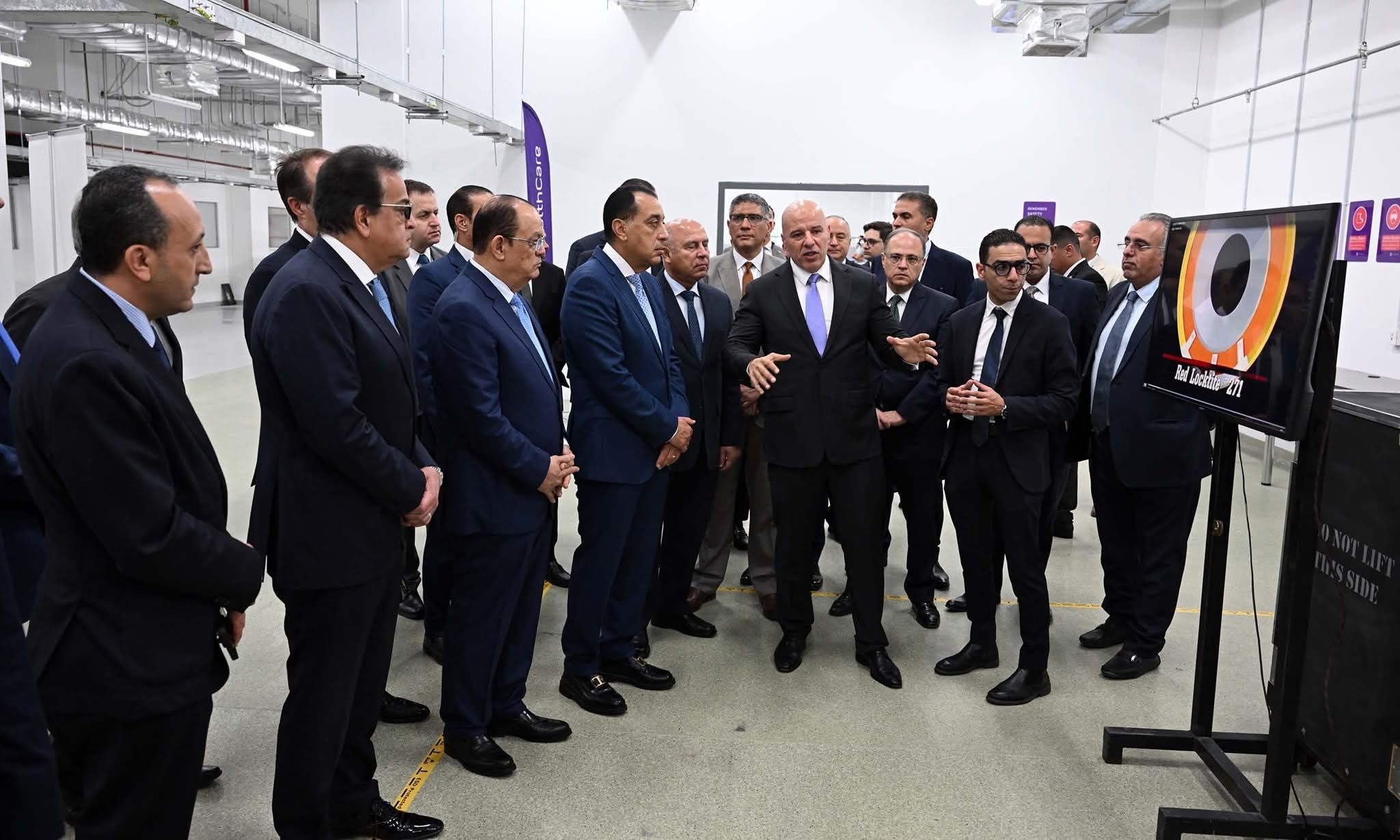 مدبولى يؤكد الدولة المصرية تخطو خطوات جادة نحو توطين العديد من الصناعات المهمة محليا وتعميق الصناعة وذلك بمشاركة القطاع الخاص المحلي والأجنبى