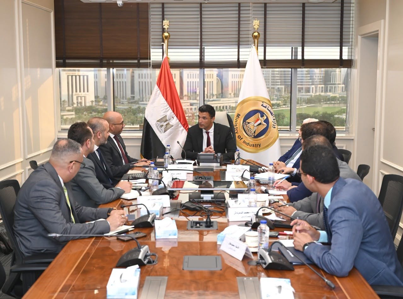 وزير الصناعة يبحث مع رئيس شركة اى بى بى مصر المتخصصة في الصناعات الكهربائية خطط الشركة التوسعية في السوق المصري ودورها في المشروعات القومية 