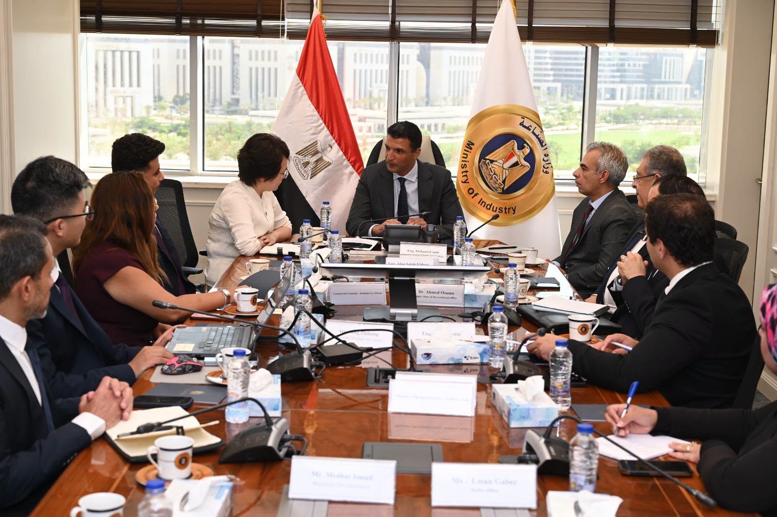 وزير الصناعة يبحث مع شركة جيانغسو تشانغهونغ الصينية خطة الشركة لإقامة مجمع صناعي لتقديم حلول متكاملة لصناعة السيارات تشمل تجهيز خطوط الإنتاج وتوفير الأنظمة الصناعية الذكية