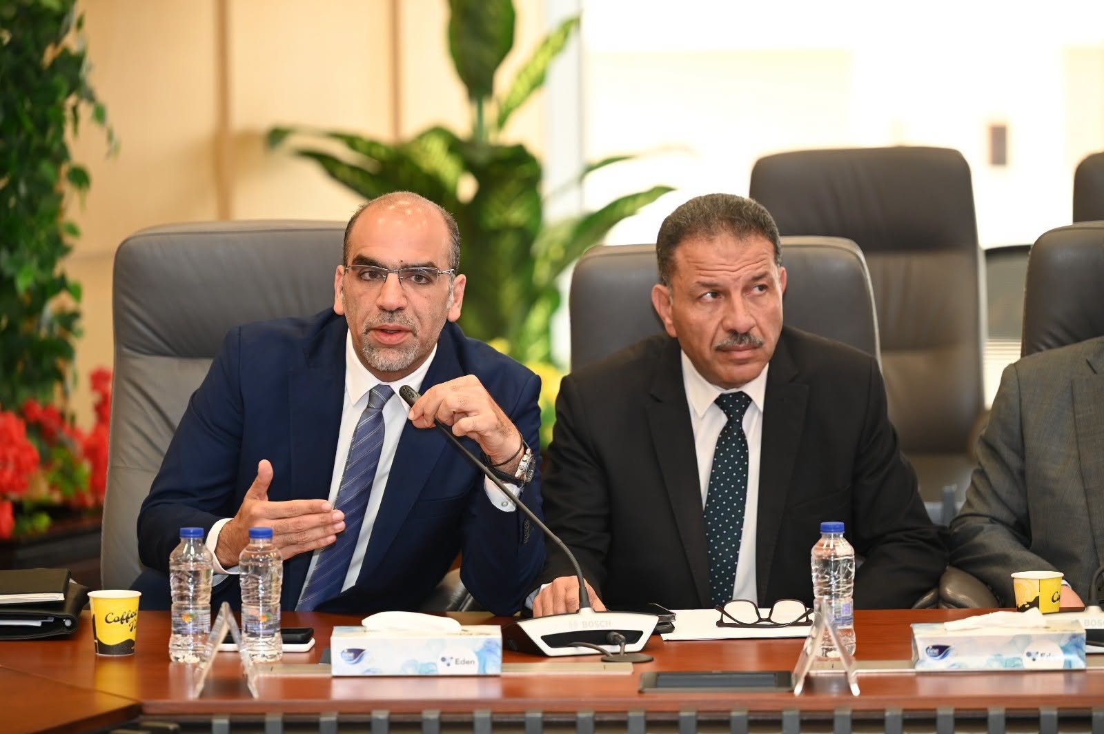 في إطار توجيهات وزير الصناعة بالتواصل الدائم مع ممثلي الصناعات الاستراتيجية وزارة الصناعة تبادر باستضافة اجتماع موسع مع شركات تصنيع السكر لبحث تحديات صناعة السكر في مصر والحلول المقترحة للتغلب عليها